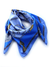 Foulard celeste 90x90cm in seta stampata GOOD LUCK